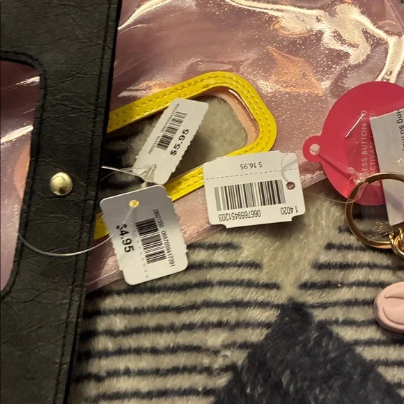 Bath & Body Works   PocketPac Key Ring Holder W / 2 Bags 
🆕 - Picture 14 of 14